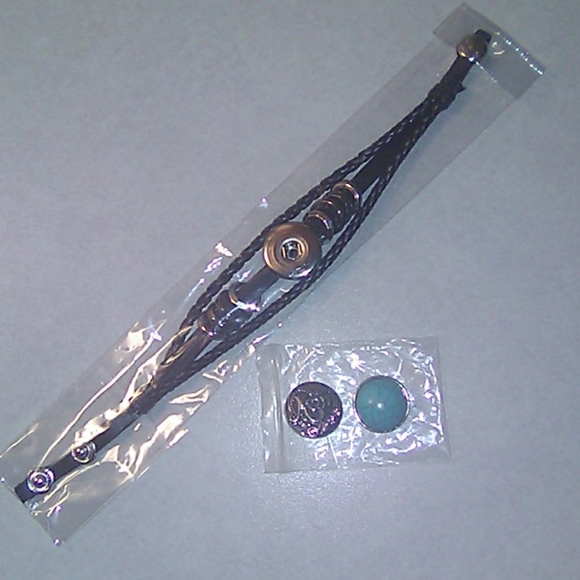NWOT/SNAP BRACELET W/H 2 SNAPS - Picture 1 of 12